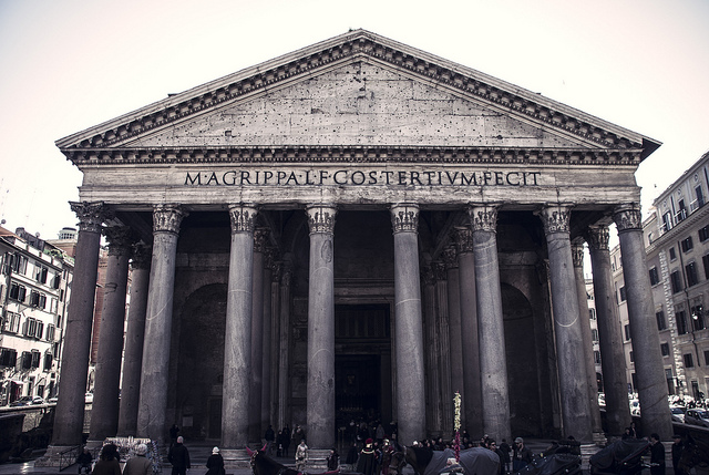 Panteon widziany z Piazza Rotonda. Fot. Chrisobayda/Flickr