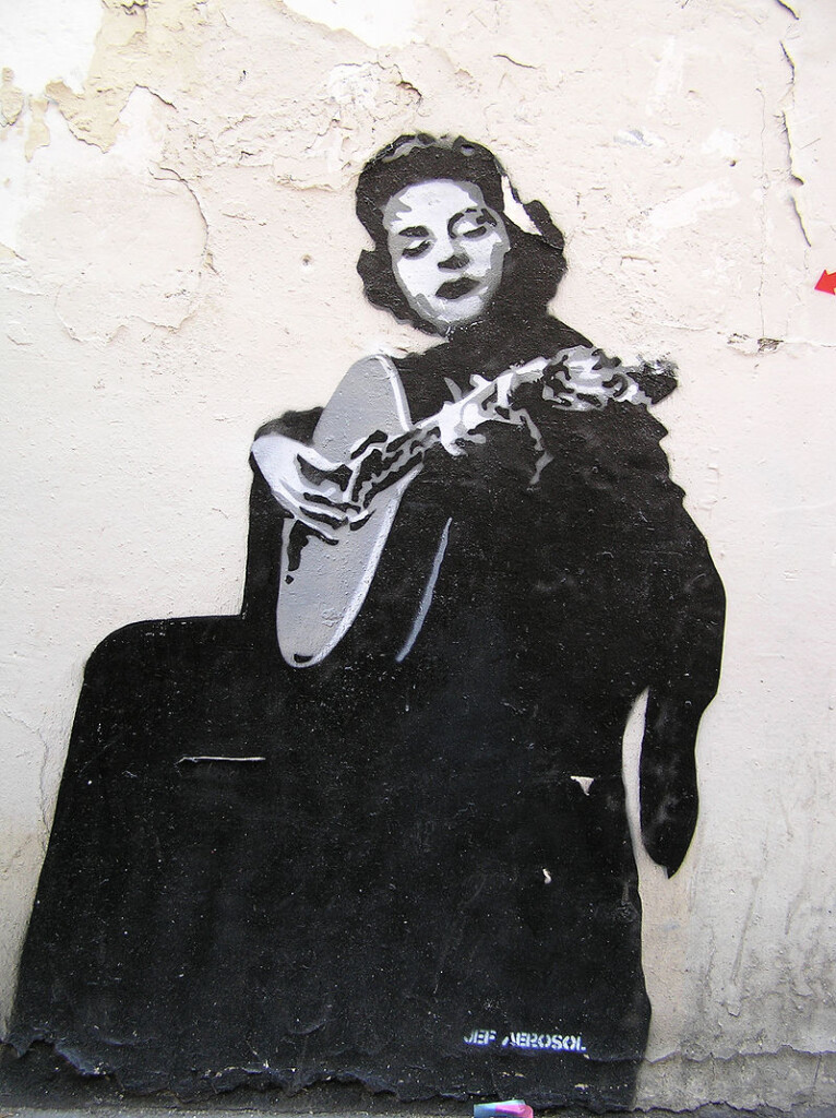 Amalia Rodrigues na lizbońskim graffiti, fot. Môsieur J. <mode=Éteint> / Wikimedia Commons