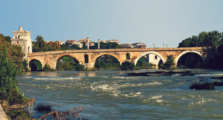 Ponte Milvio, fot. Anthony Majanlahti, CC BY 2.0