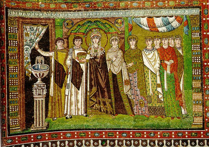 W kościele św. Witalisa (San Vitale) we włoskiej Rawennie, stanowiącym arcydzieło sztuki bizantyjskiej z VI wieku, podziwiać można wspaniałe mozaiki. Dwie z nich przedstawiają jedną z najsłynniejszych par z okresu świetności cesarstwa wschodniego: Justyniana Wielkiego i jego żonę Teodorę. Justynian przedstawiony jest w towarzystwie gwardii, Teodora zaś, jak widać powyżej, w niezwykle bogatym stroju i nakryciu głowy, występuje w otoczeniu służby. Istnieje hipoteza, że Justynian nie stałby się jednym z potężniejszych bizantyjskich władców, gdyby nie jego ambitna żona... 