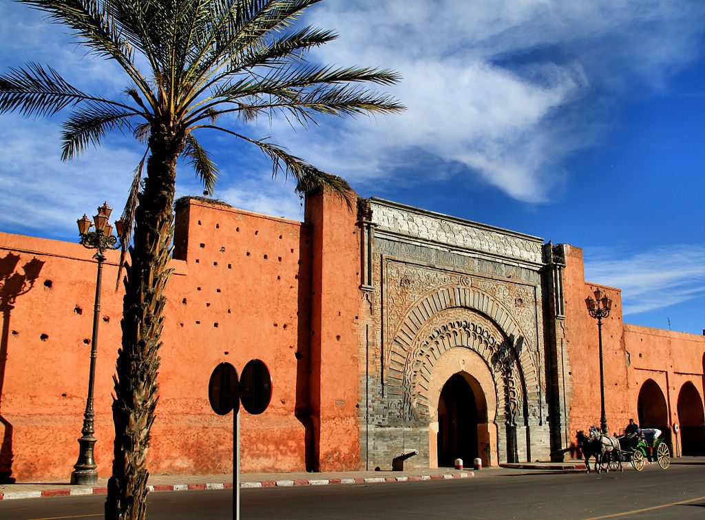 Brama Bab Agnaou w Marrakeszu, fot. Lionel Leo / Wikipedia Commons, CC BY-SA 3.0
