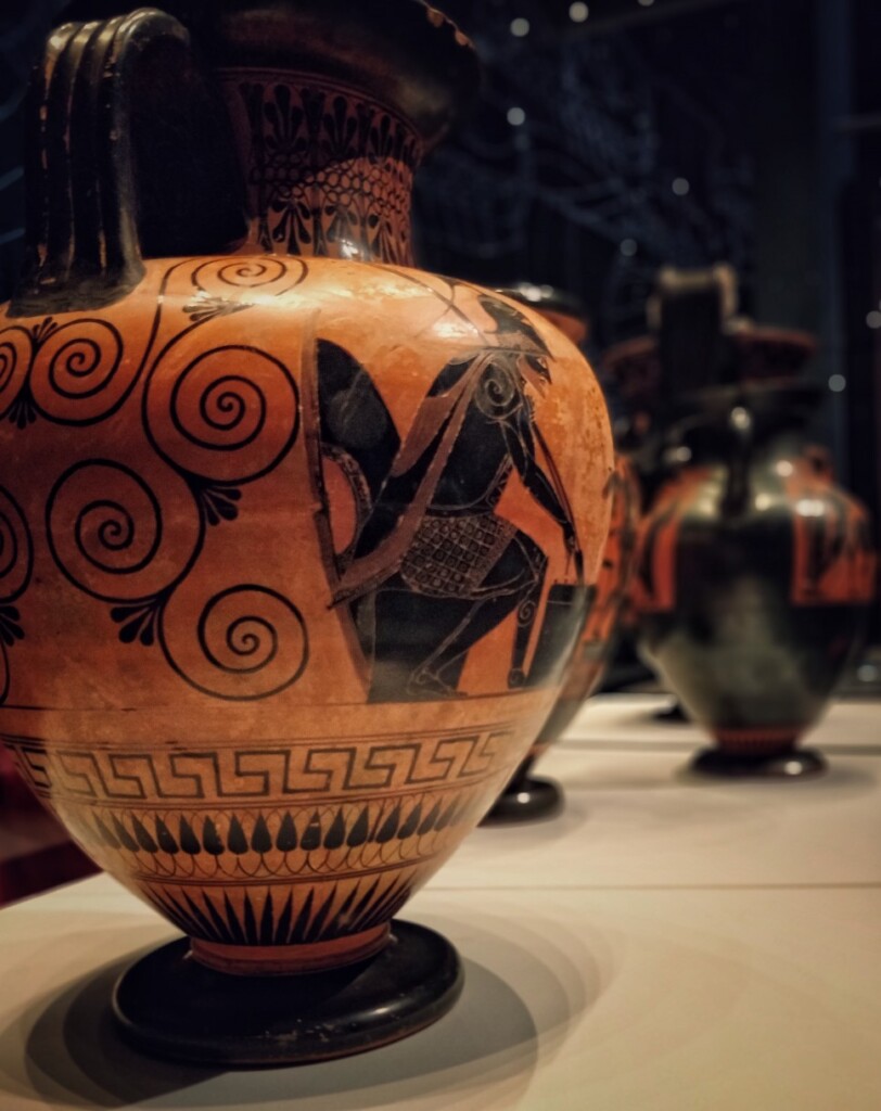 Kyliks z Vulci we Włoszech (V w. p.n.e.) – na pierwszym planie widoczny jest Achilles pogrążony w gniewie na Agamemnona