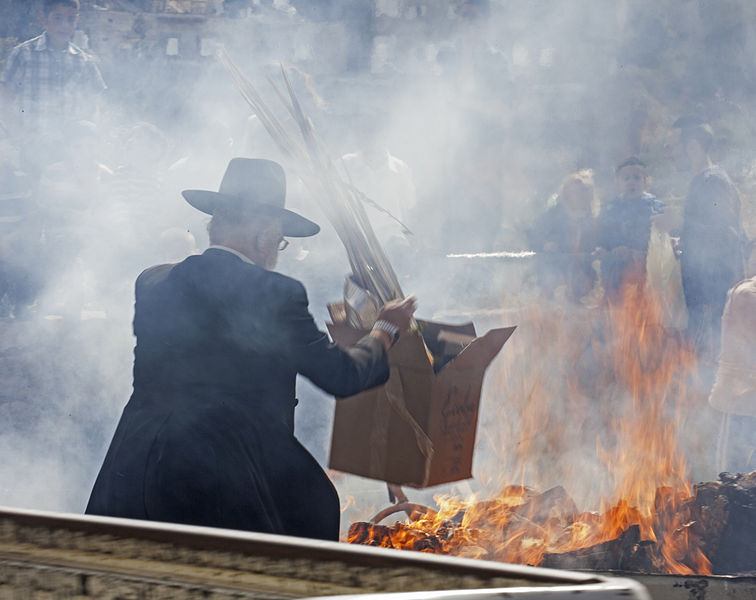Palenie chamecu w Jerozolimie, fot. zeevveez / Wikimedia, CC BY 2.0