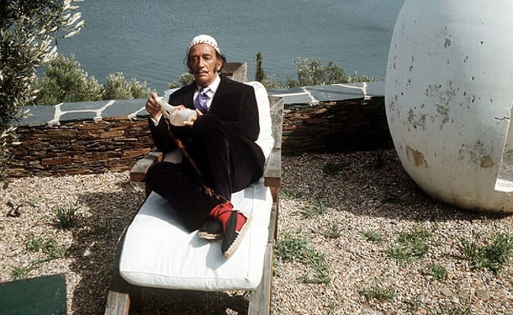 Salvador Dalí i jego espadryle