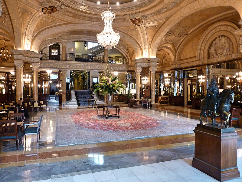 Lobby w Hôtel de Paris Monte-Carlo w Monako, fot. Gary Bembdridge / Flickr, CC BY 2.0