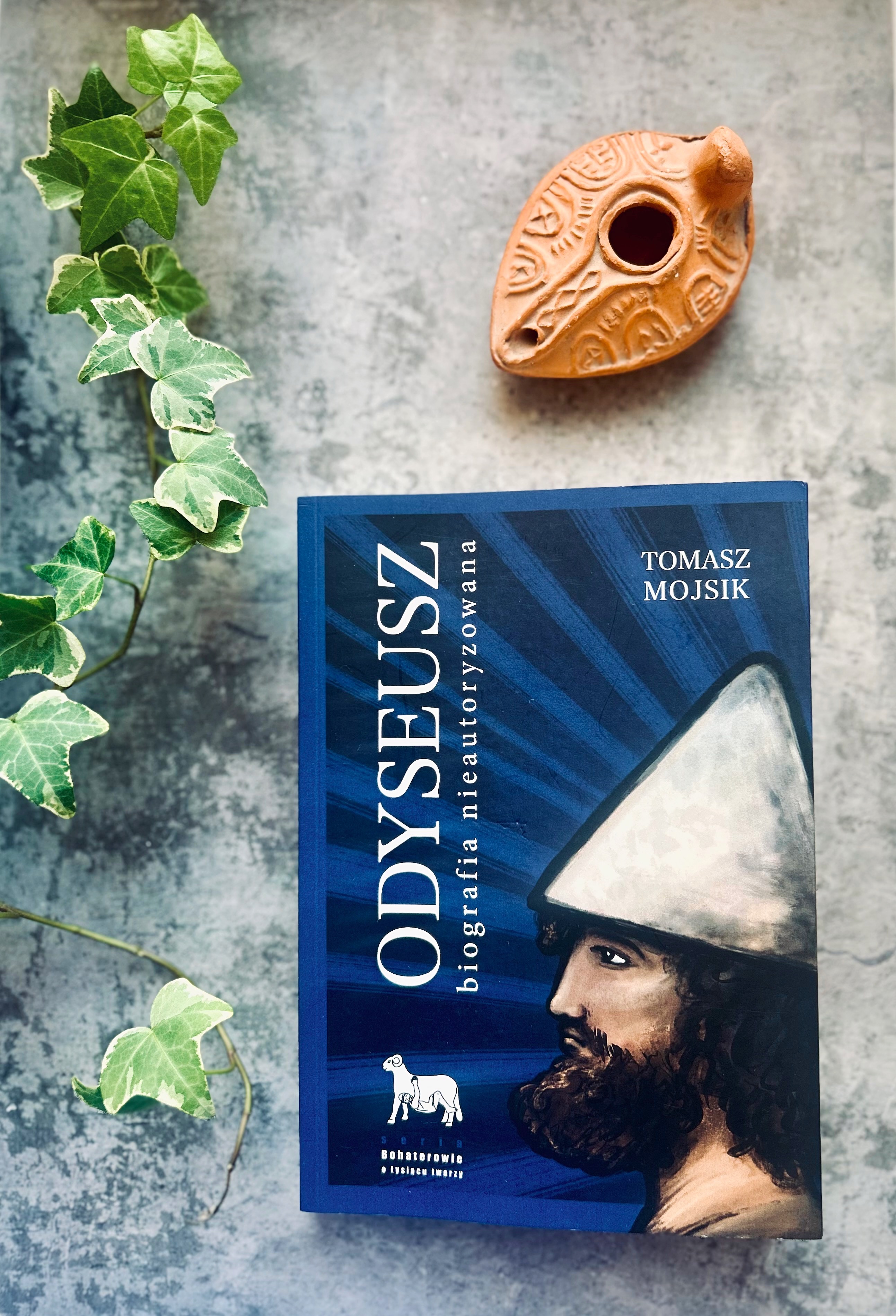 Recenzja książki Odyseusz. Biografia nieautoryzowana Tomasza Mojsika. Całościowe spojrzenie na mit homeryckiego bohatera