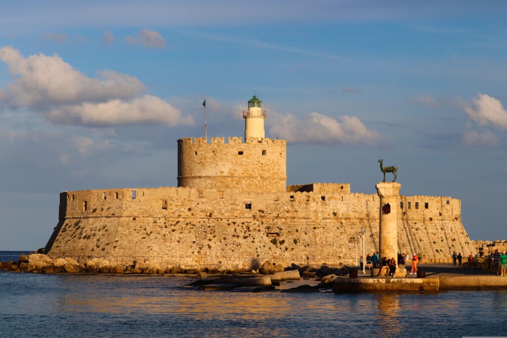 Fort św. Mikołaja w porcie Mandraki na Rodos