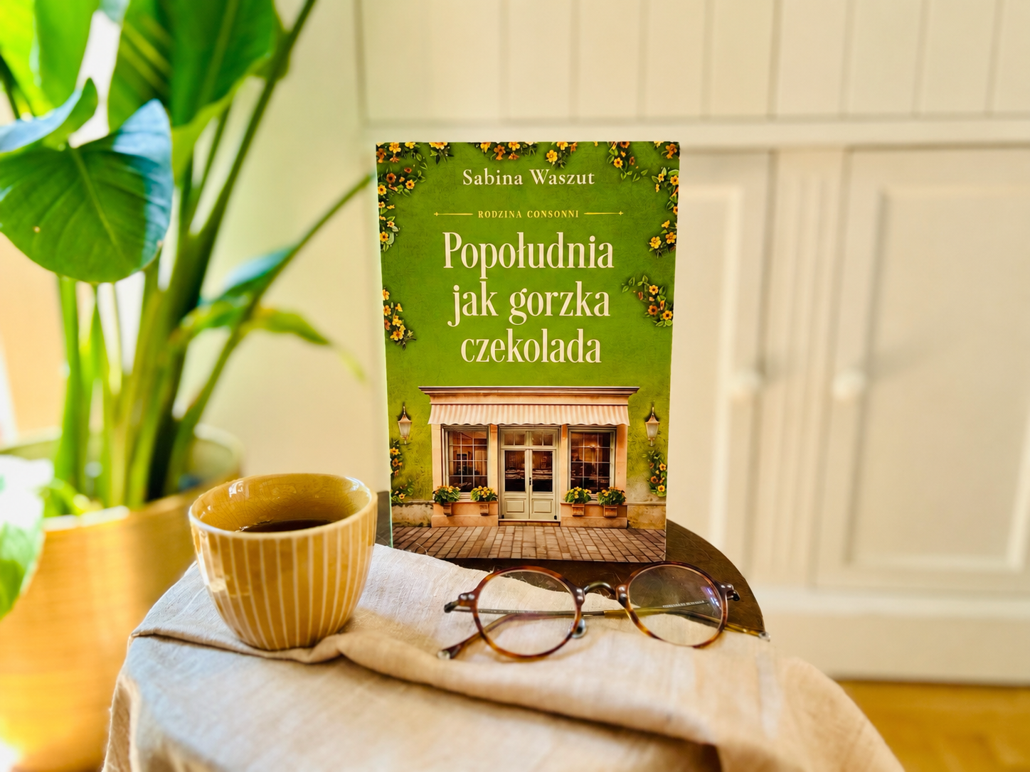 Sabina Waszut, <em>Popołudnia jak gorzka czekolada</em>