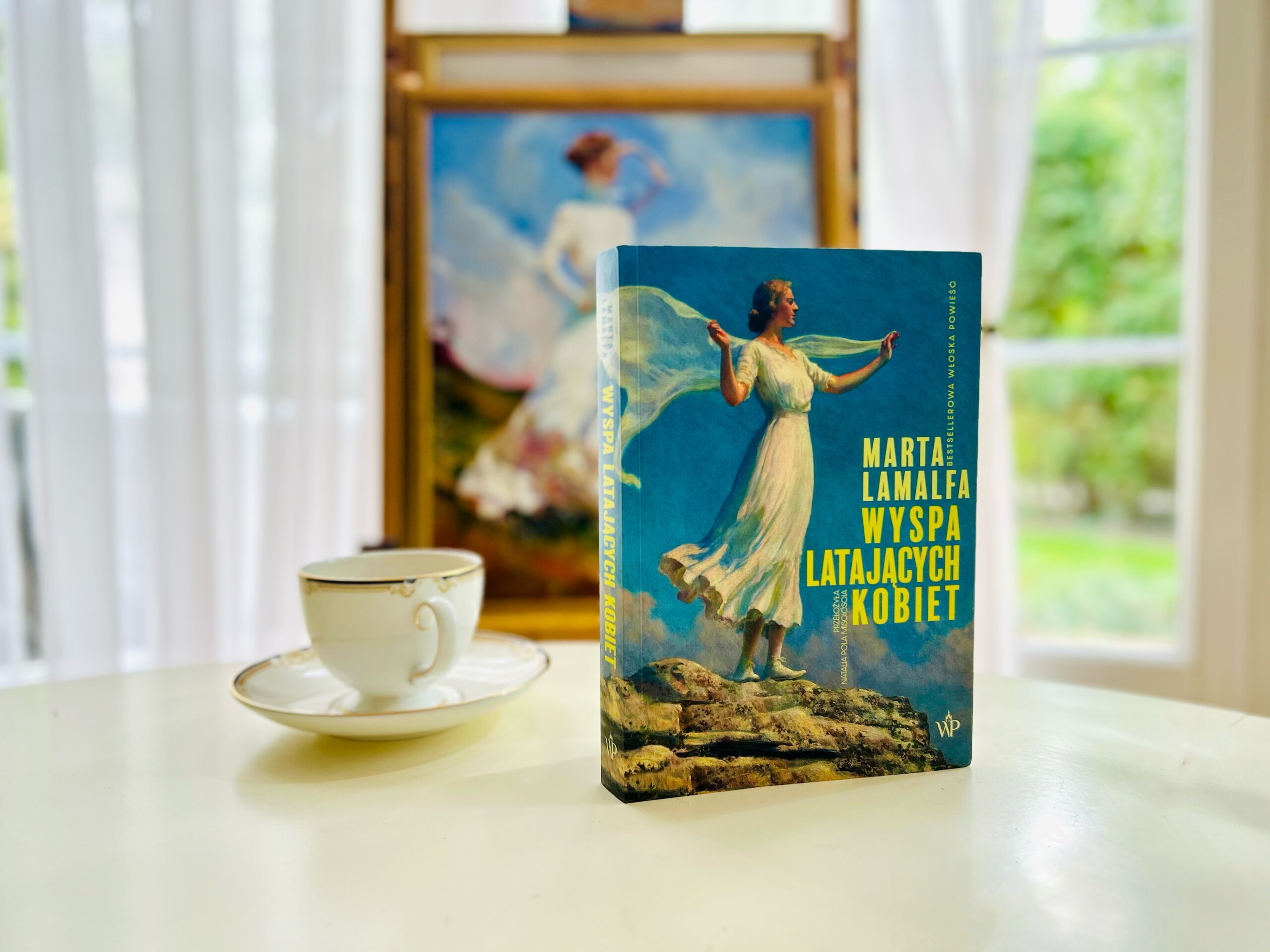 Wyspa latających kobiet. Alicudi, magia i czarownice w debiucie Marty Lamalfy